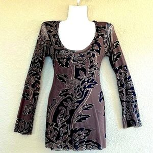 Sweet Pea Women’s Long Sleeve Floral Top.